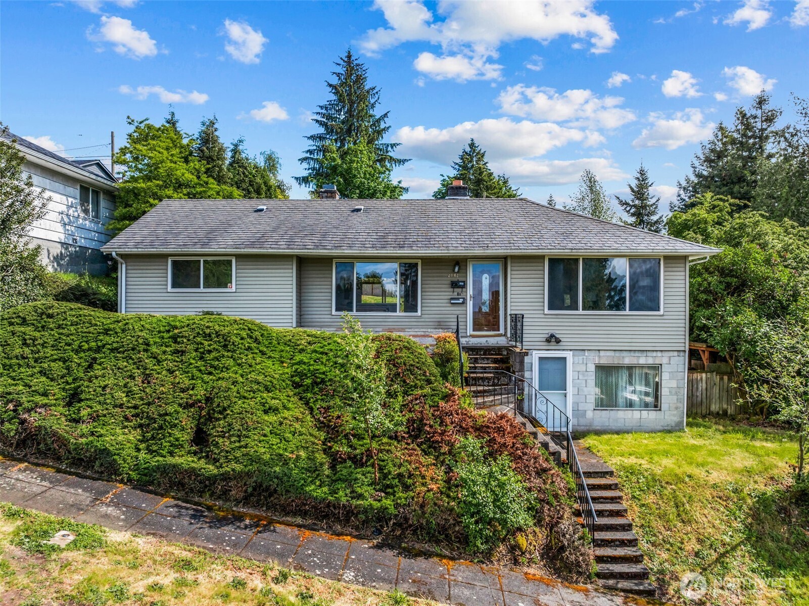 2042 E Harrison Street Property Photo
