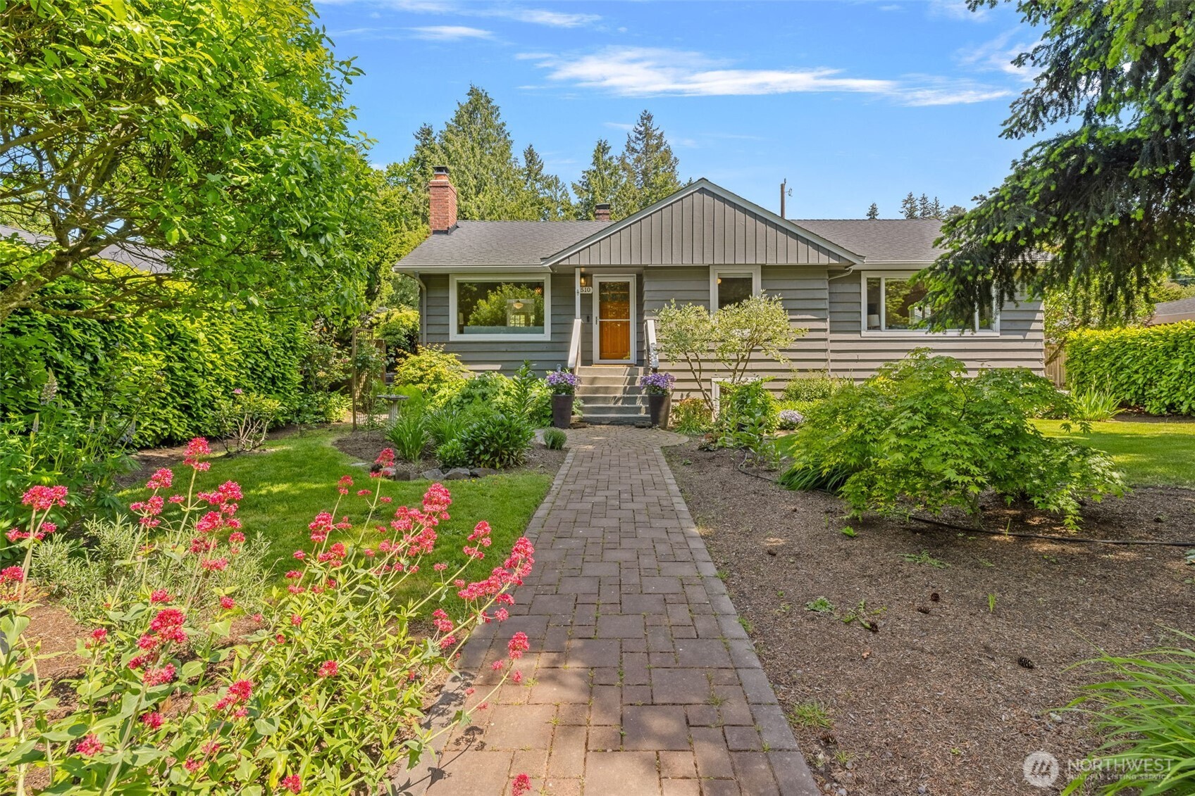 7510 Fauntleroy Way Property Photo