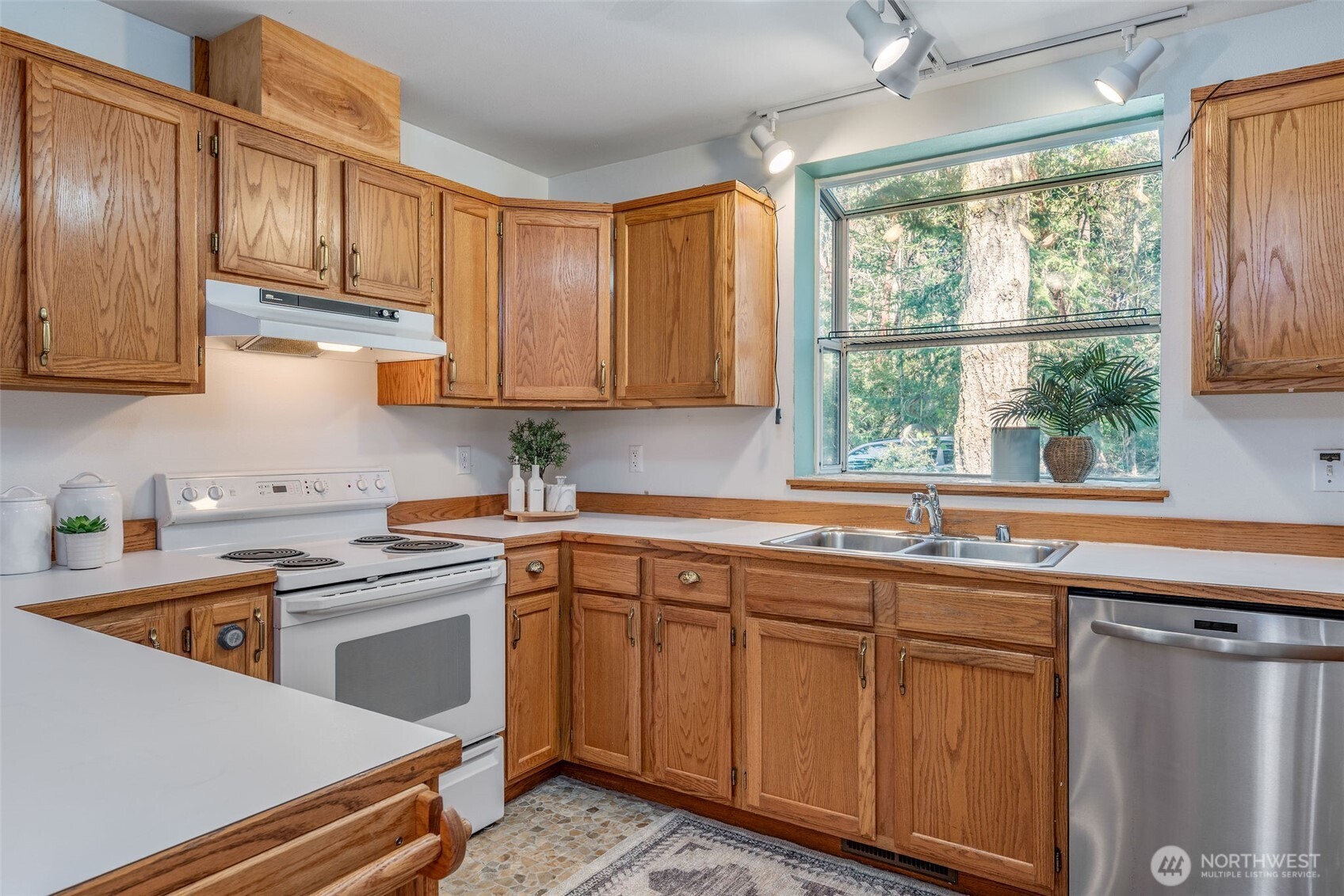 748 55th Street Property Photo 9