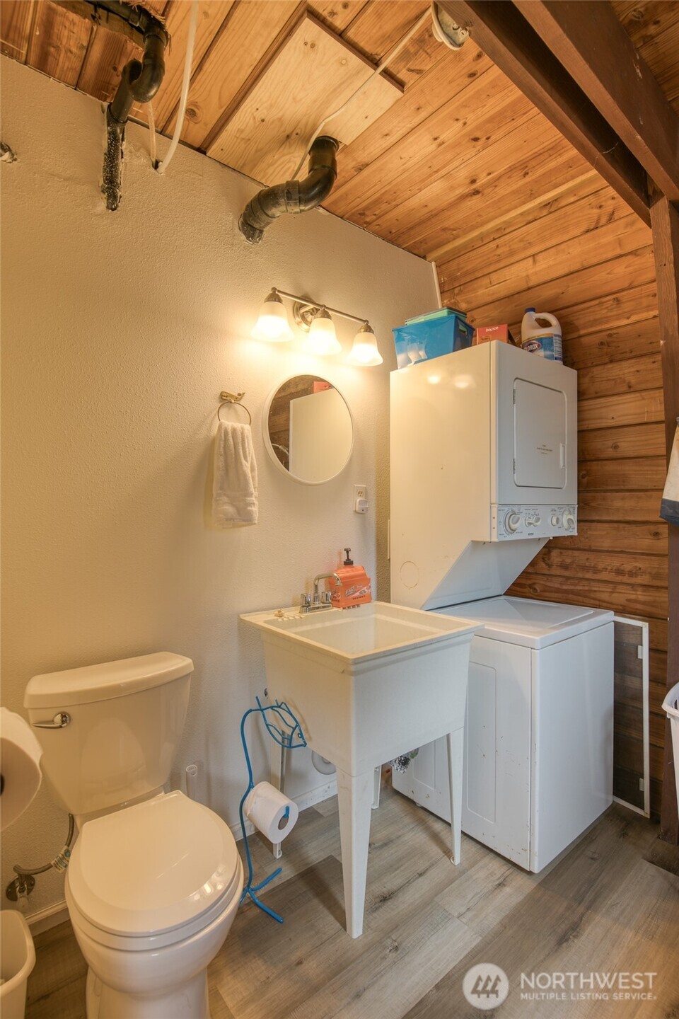 568 Cowlitz Court Property Photo 8