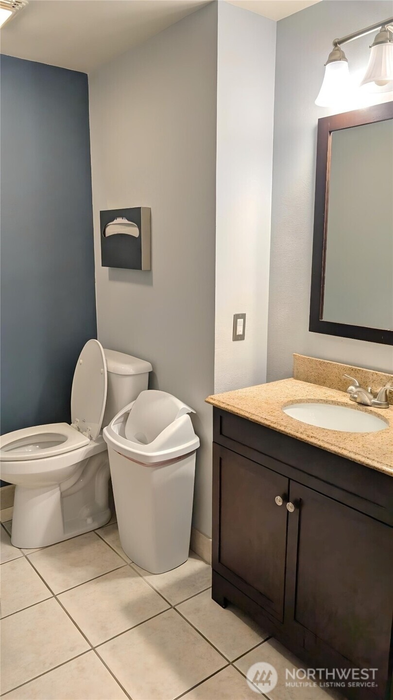 1621 Freeway Drive Property Photo 7