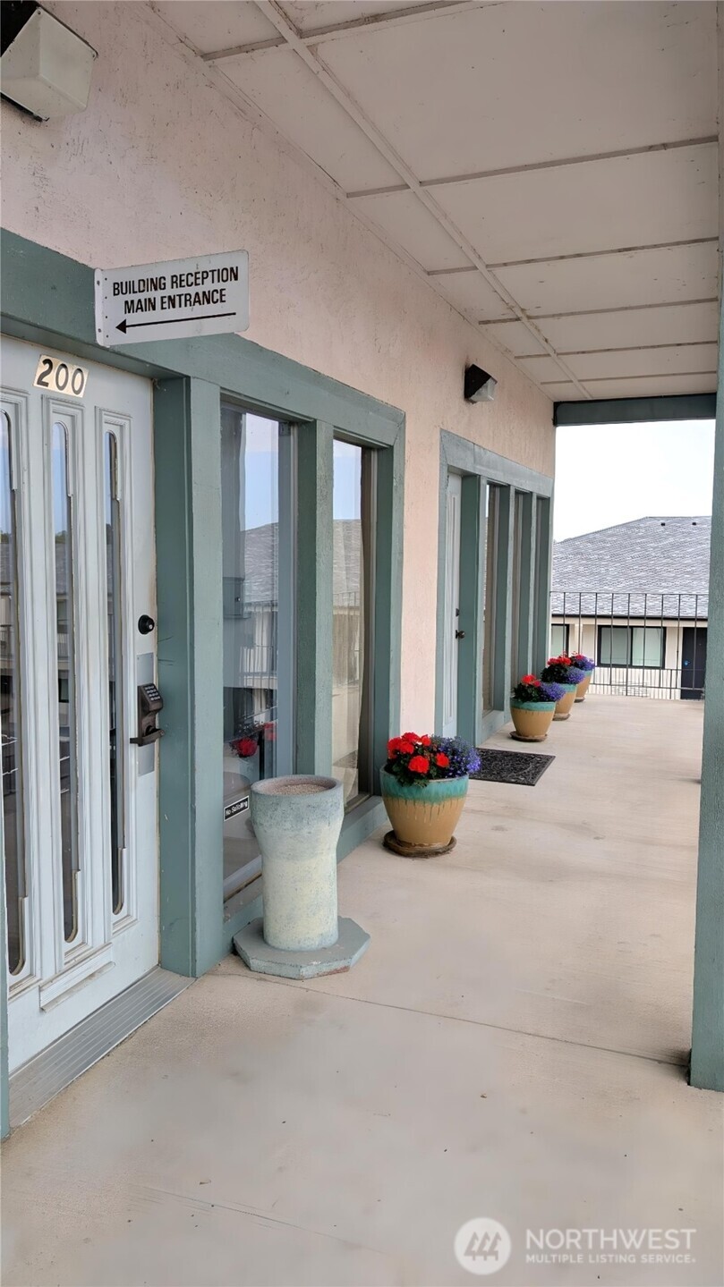 1621 Freeway Drive Property Photo 10