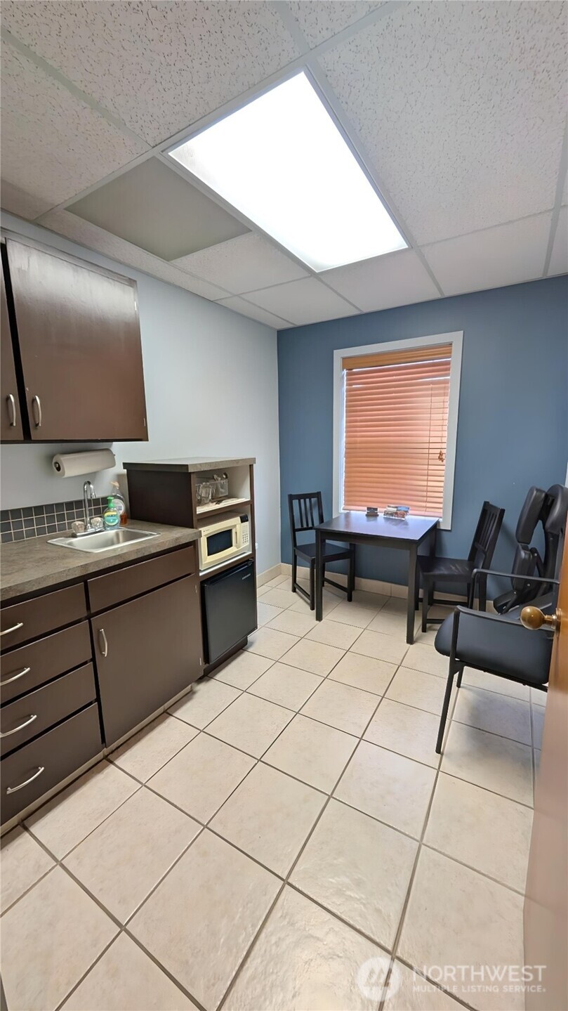 1621 Freeway Drive Property Photo 14