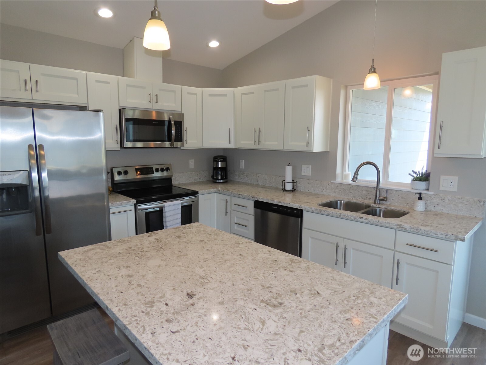 417 Riviera Street Property Photo 1