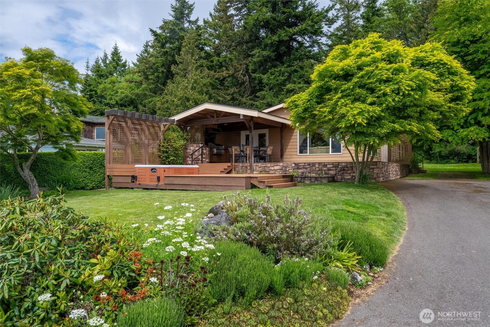 2570 Island View Ln
