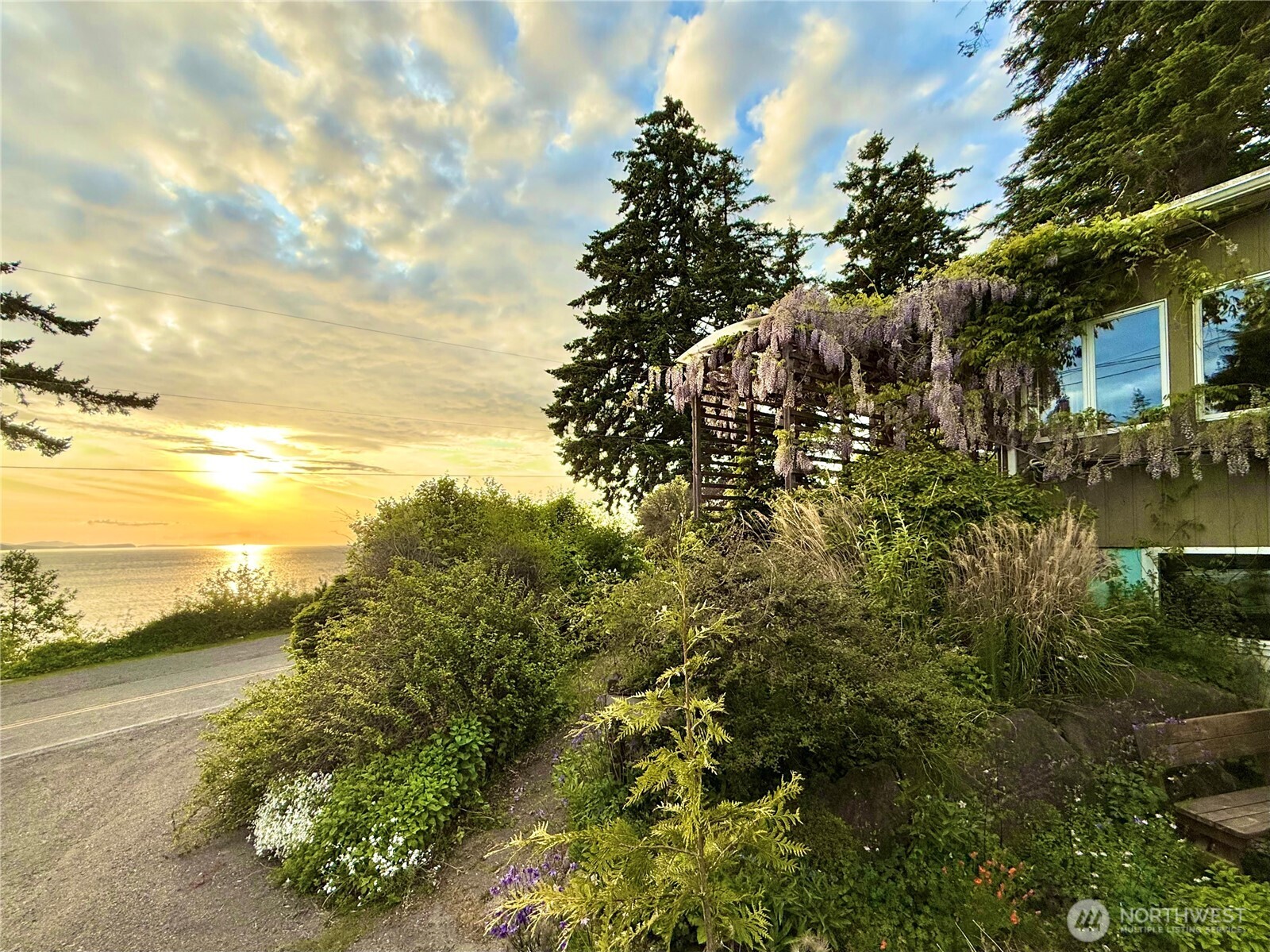 2579 W Shore Drive Property Photo 2