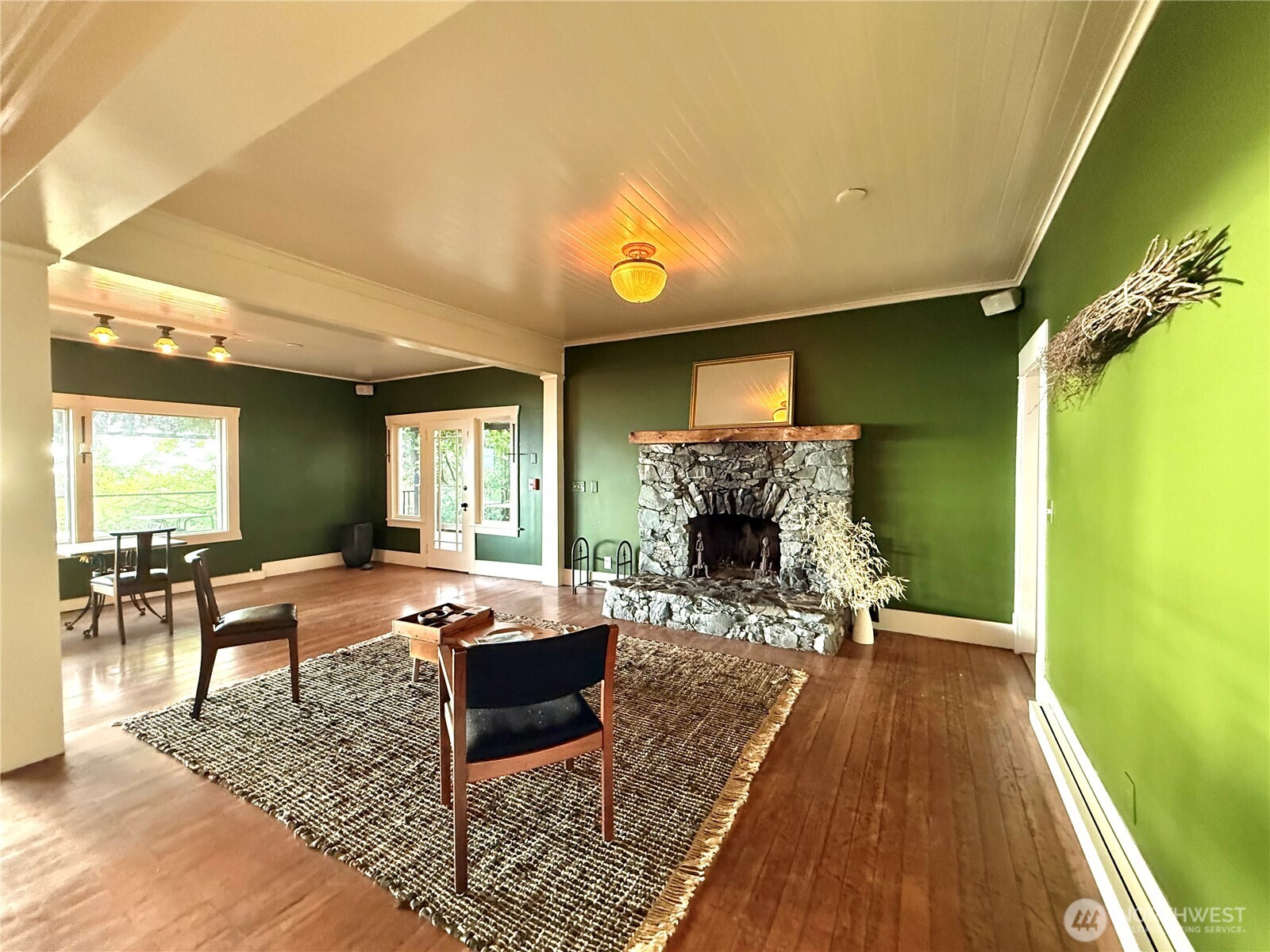2579 W Shore Drive Property Photo 8