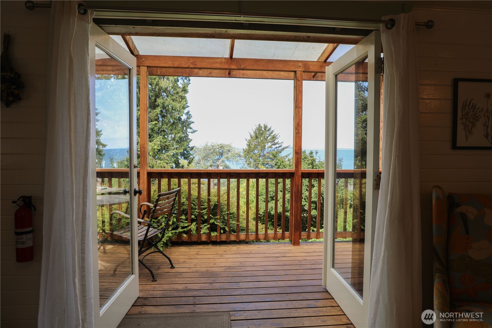 2579 W Shore Drive Property Photo 12