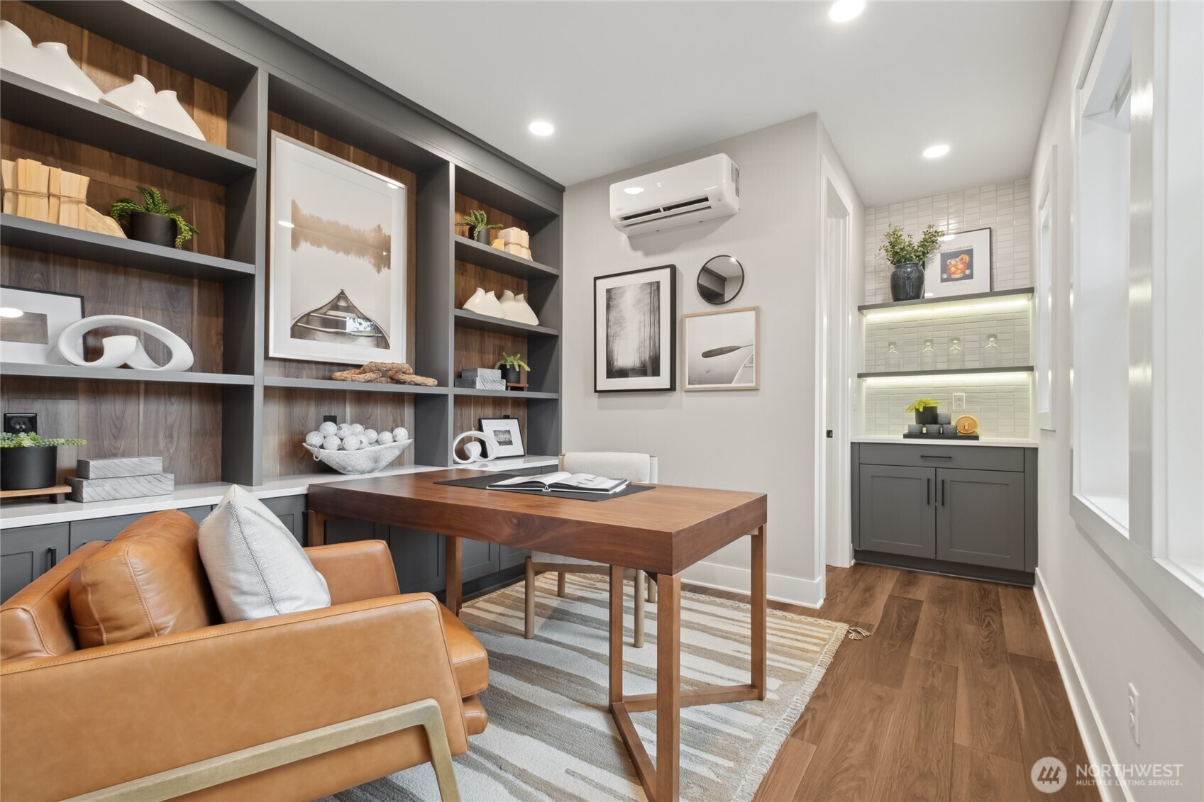 18809 99th Place B Property Photo 18
