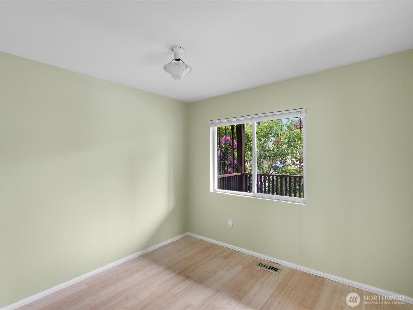 4116 25th Avenue Property Photo 3