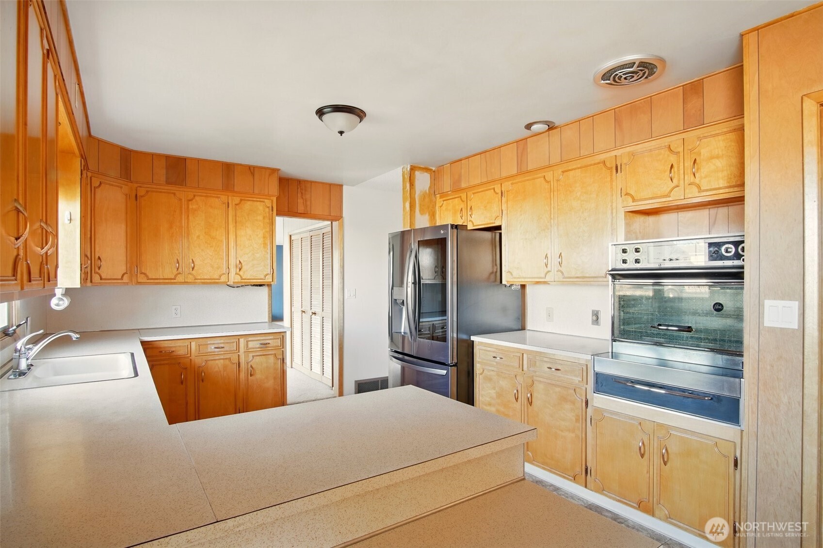 404 W 7th Avenue Property Photo 4