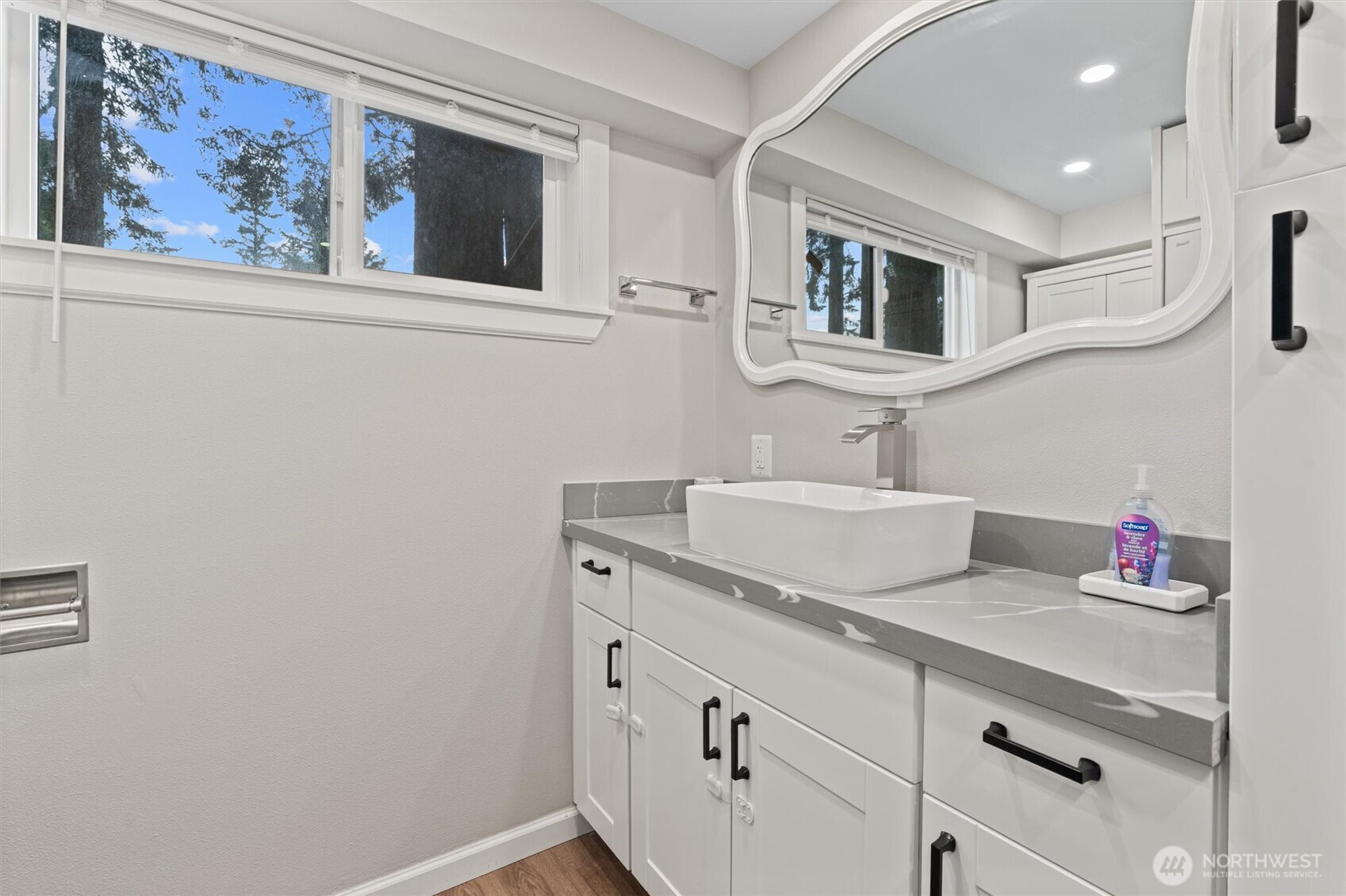 18568 Densmore Avenue Property Photo 27