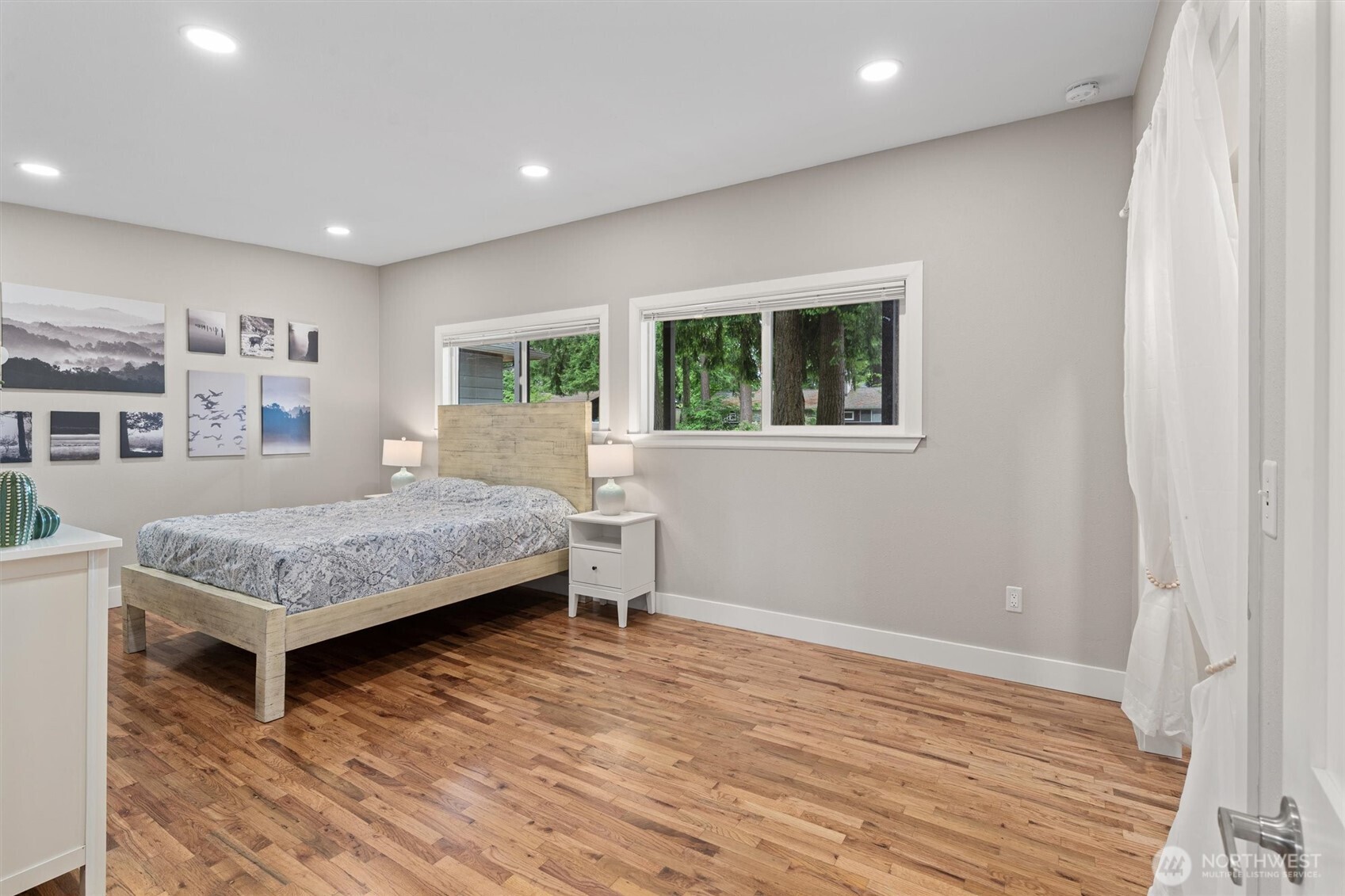 18568 Densmore Avenue Property Photo 28