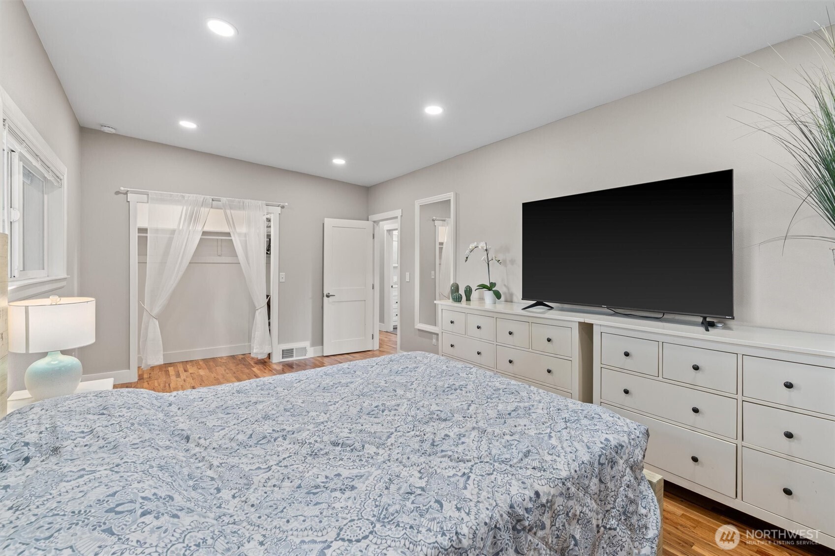 18568 Densmore Avenue Property Photo 30