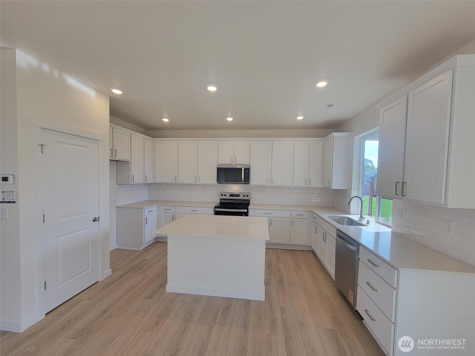 829 Smith Street 31 Property Photo 5