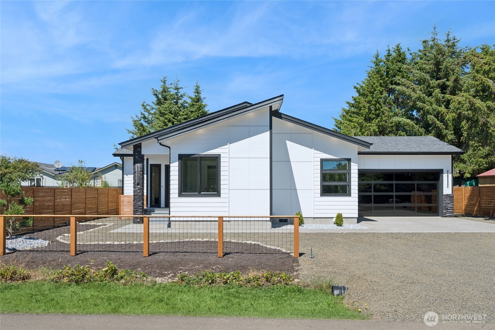 370 S Butterclam Street Property Photo 3