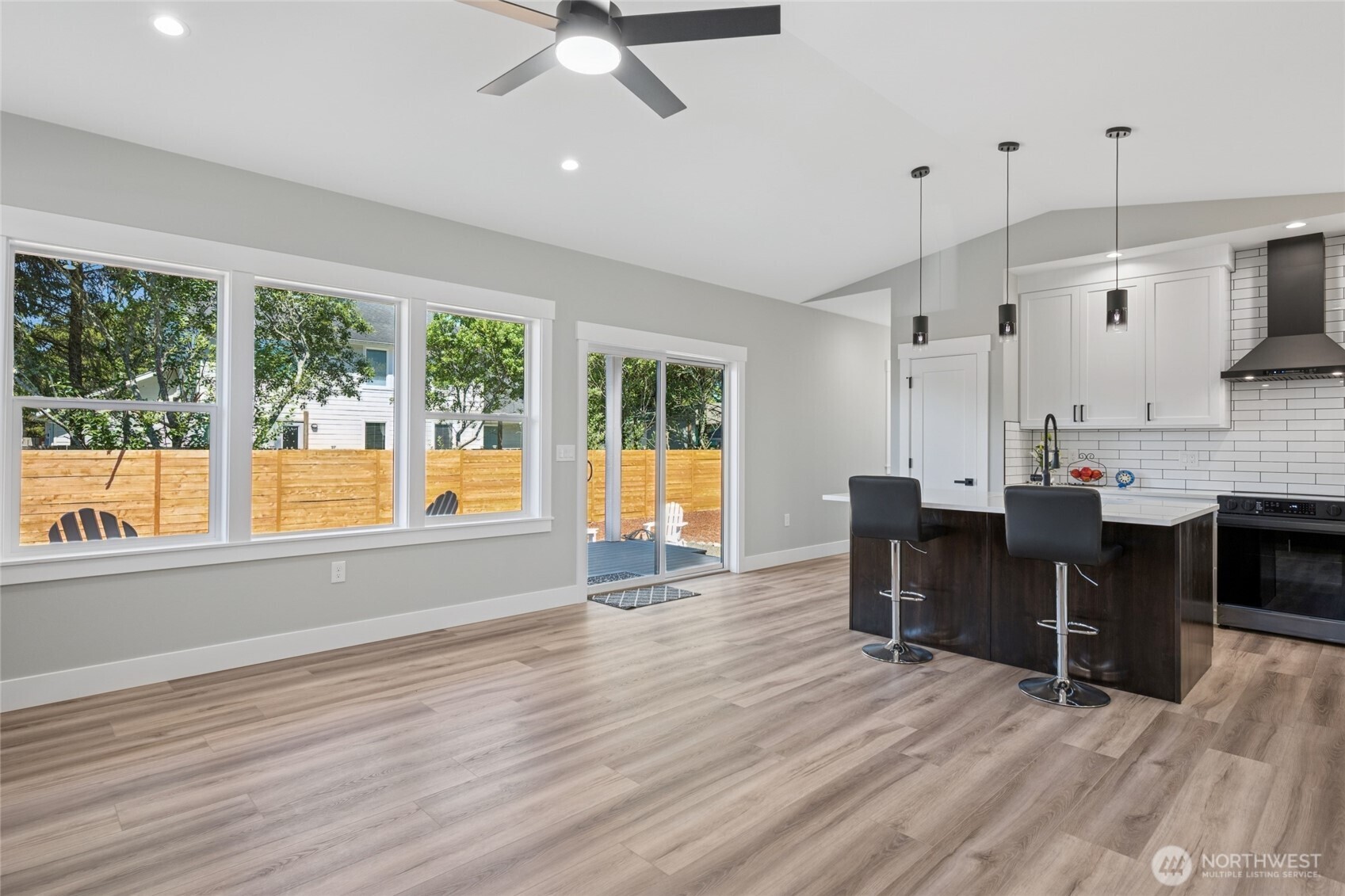 370 S Butterclam Street Property Photo 3