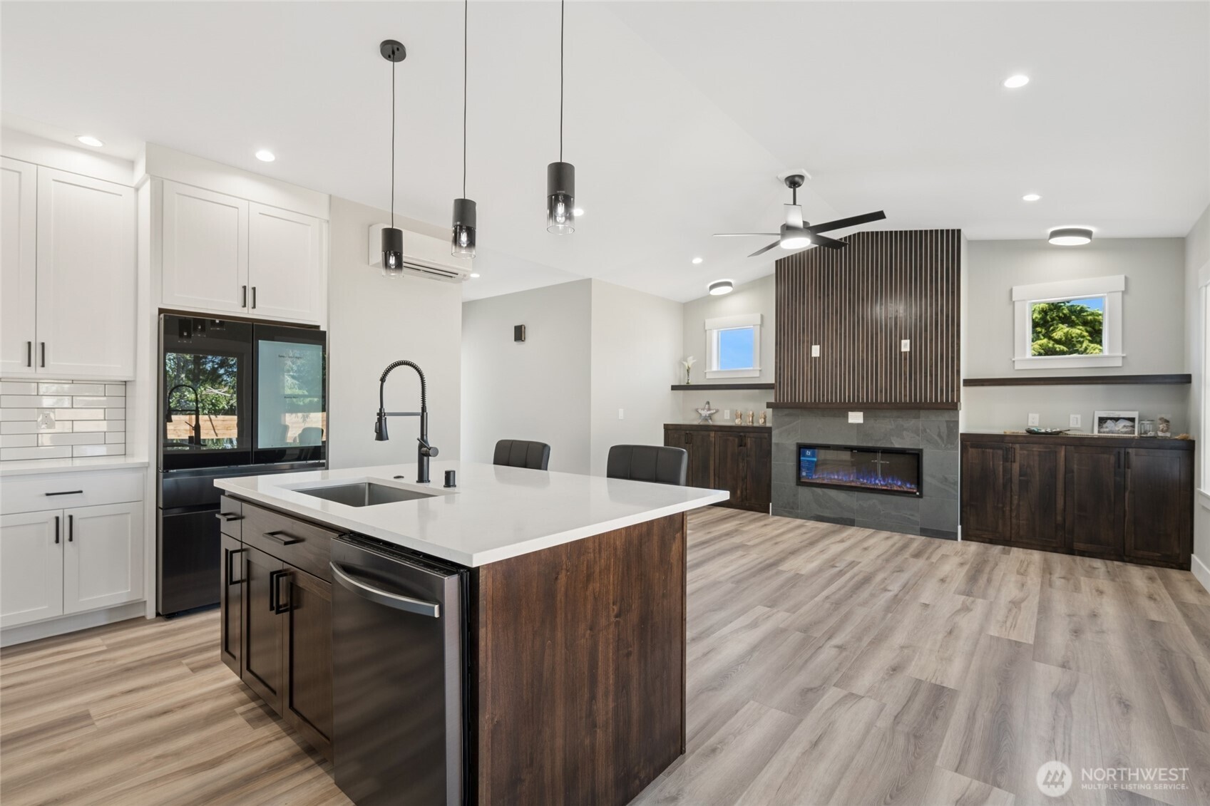 370 S Butterclam Street Property Photo 4