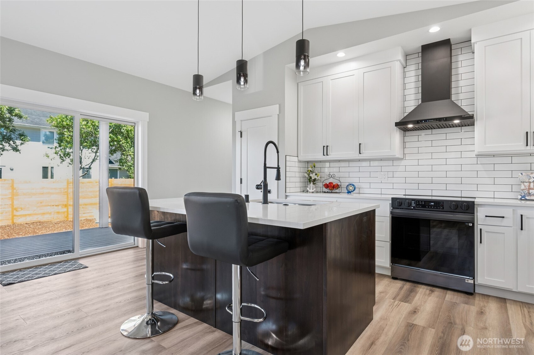 370 S Butterclam Street Property Photo 5