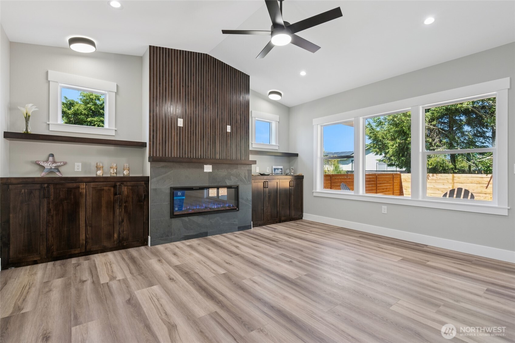 370 S Butterclam Street Property Photo 6