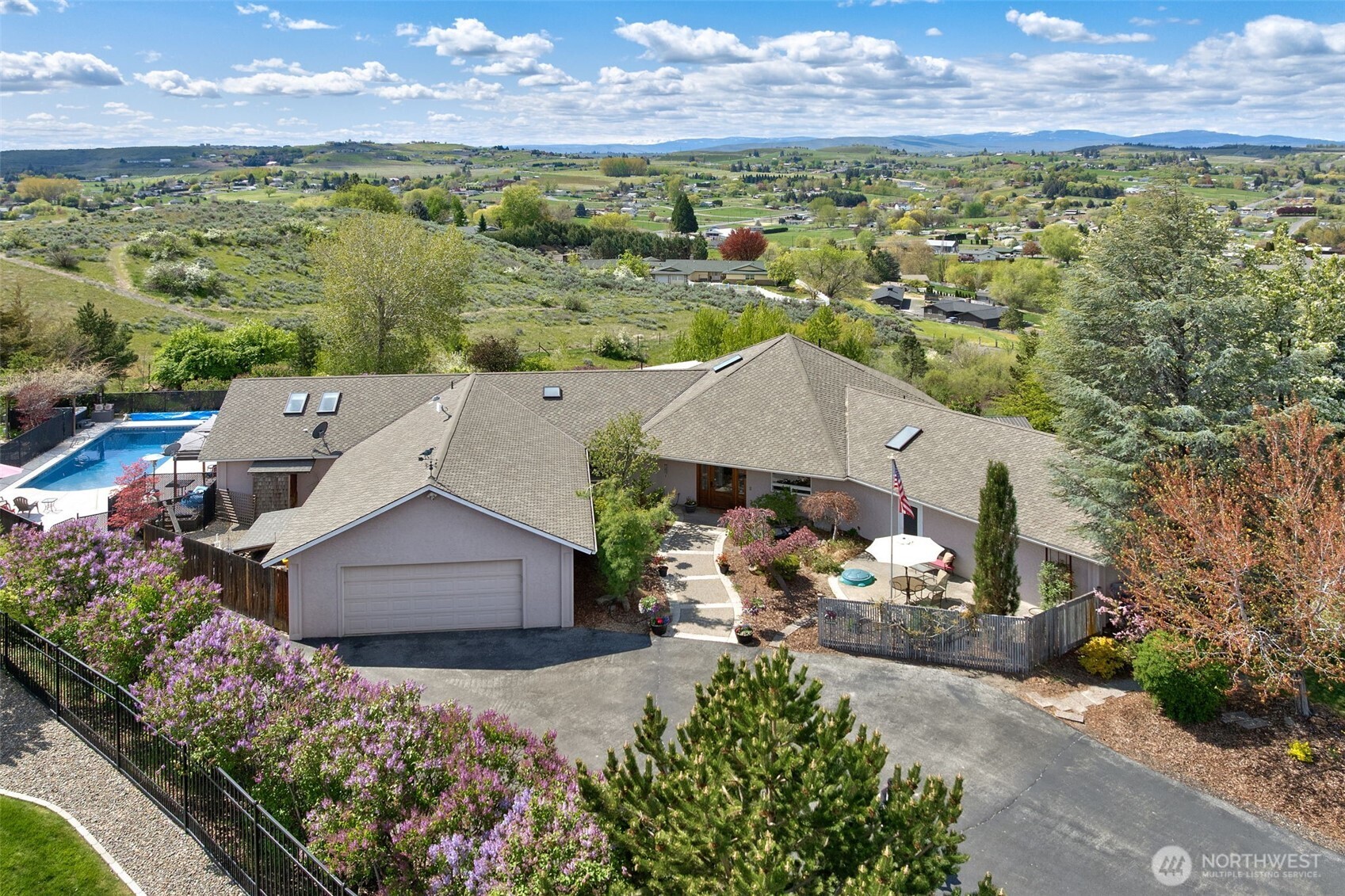 190 Twin Peaks Road Property Photo 1