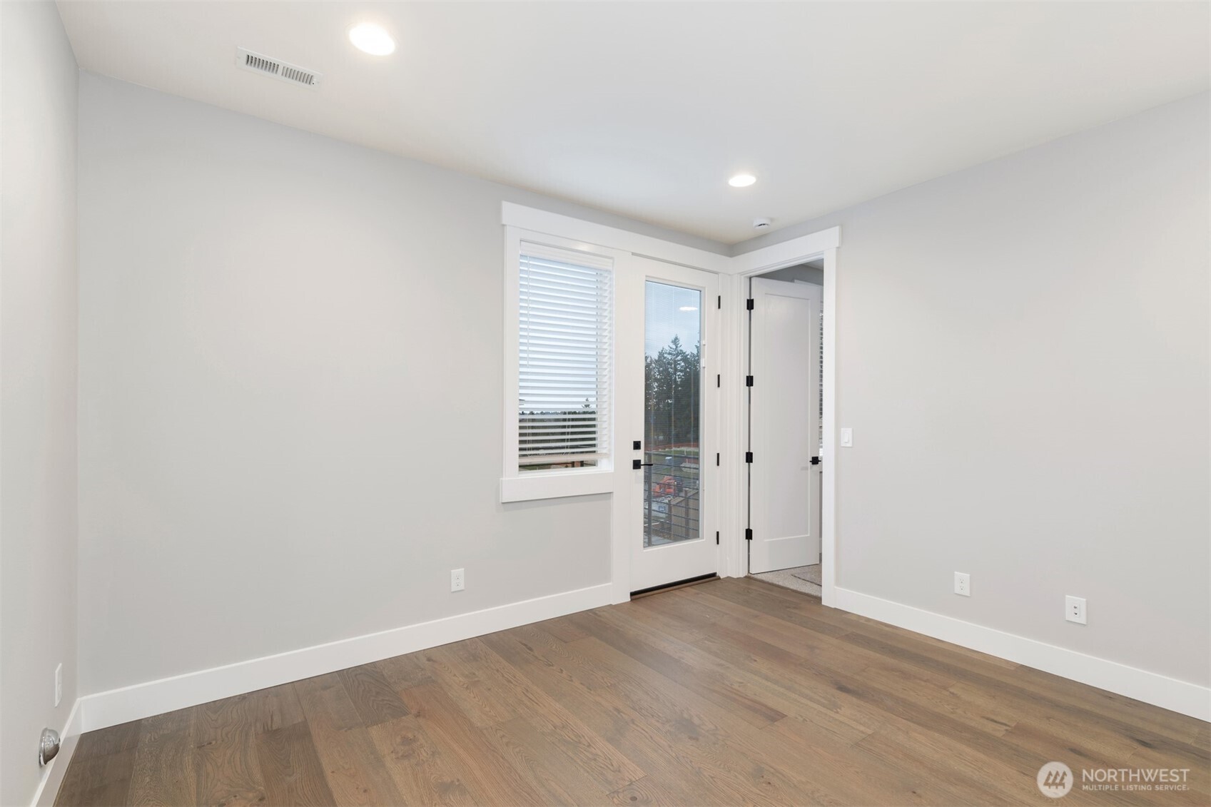 13045 75th Place Property Photo 4