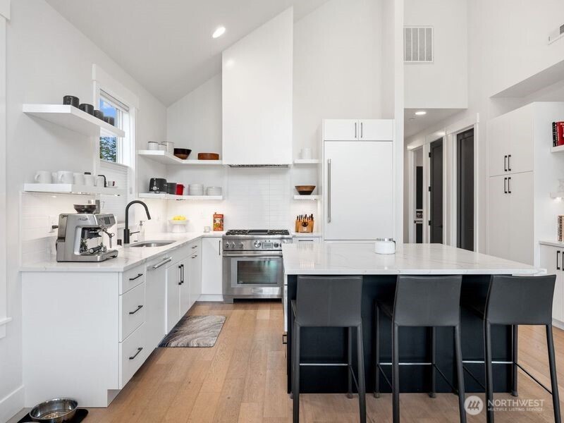 30 Symphony Court Property Photo 10