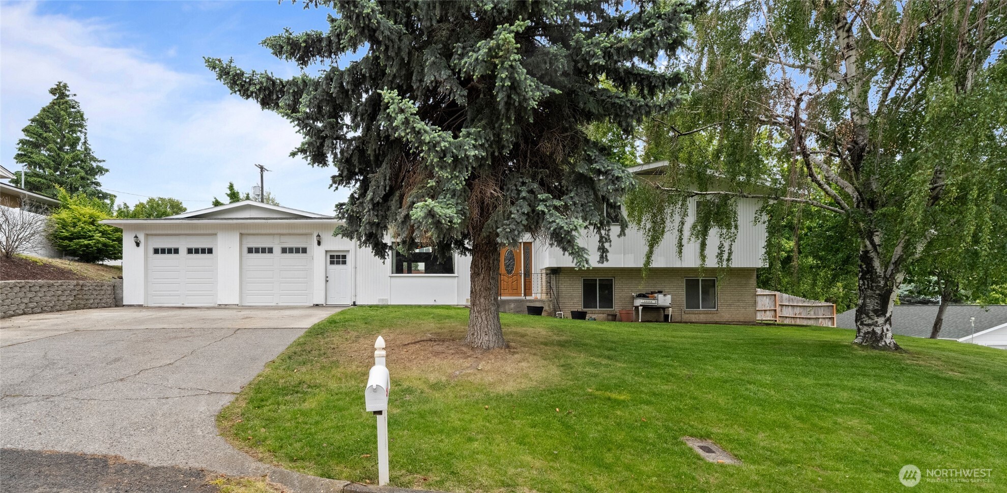 810 E Spring Street Property Photo 1