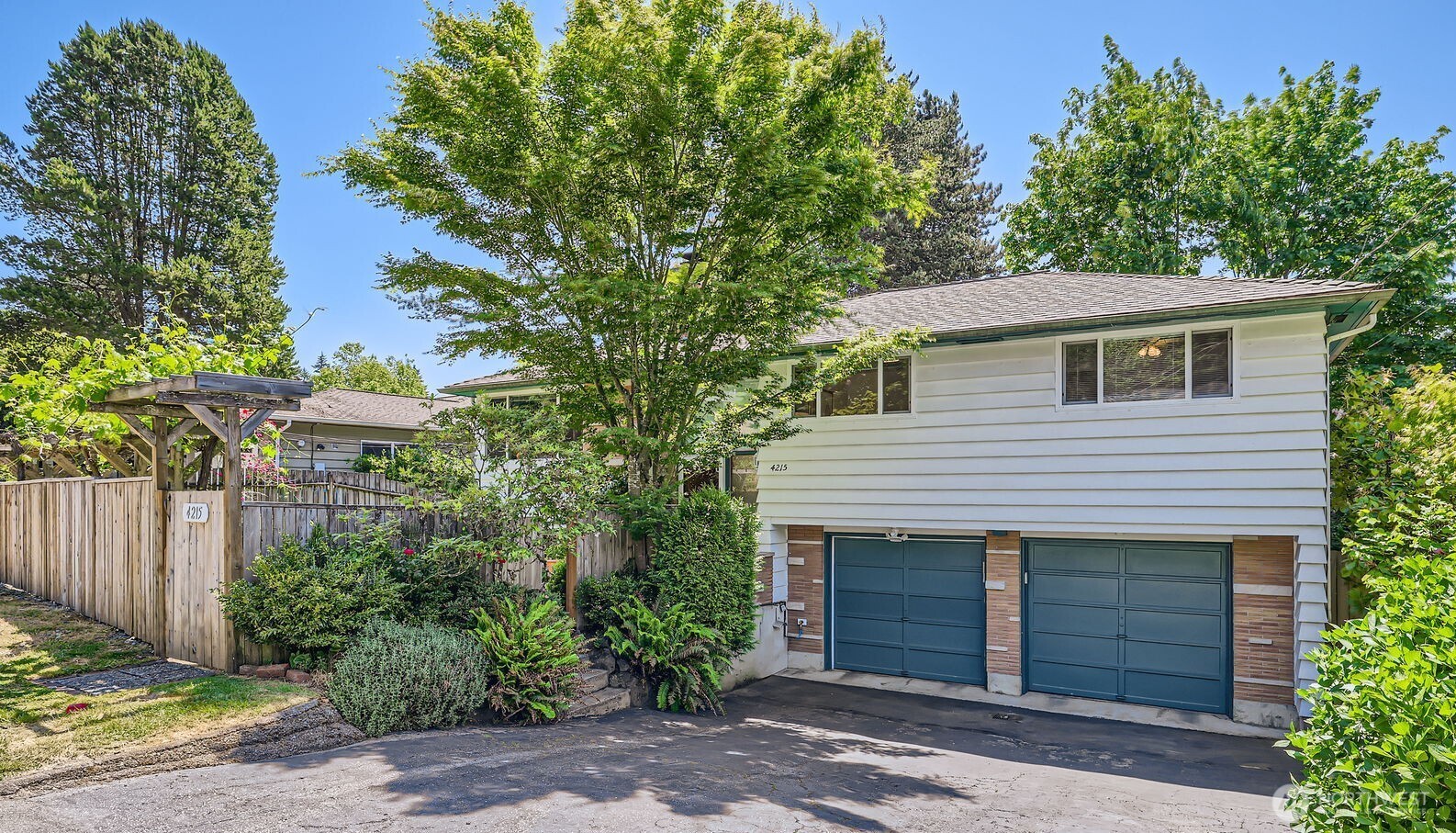 4215 Ne 105th Street Property Photo 1