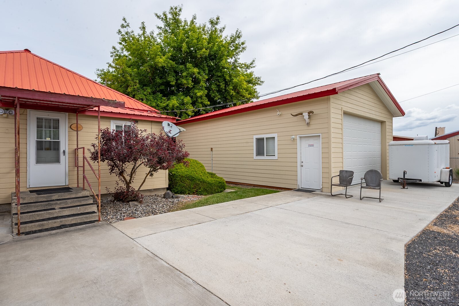 301 E Chelan Street Property Photo 1