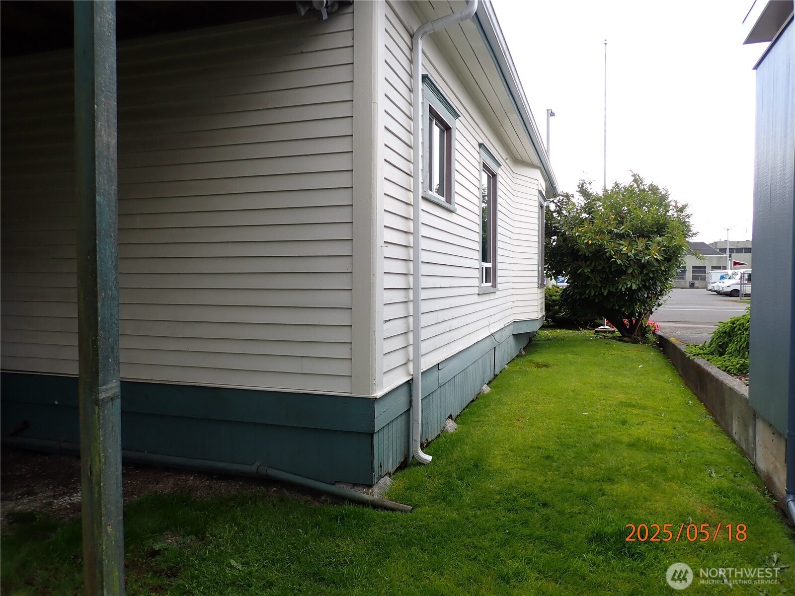 214 W 1st Street Property Photo 24