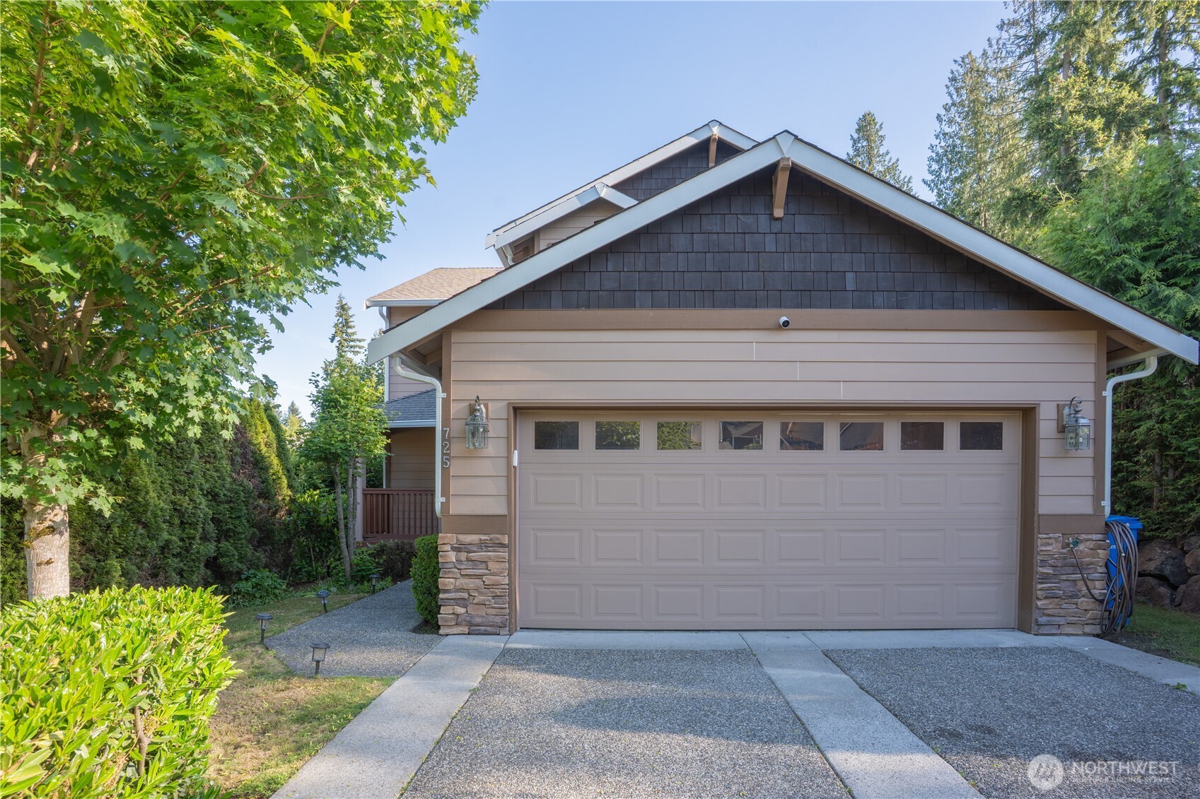 725 N 198th Street Property Photo 1