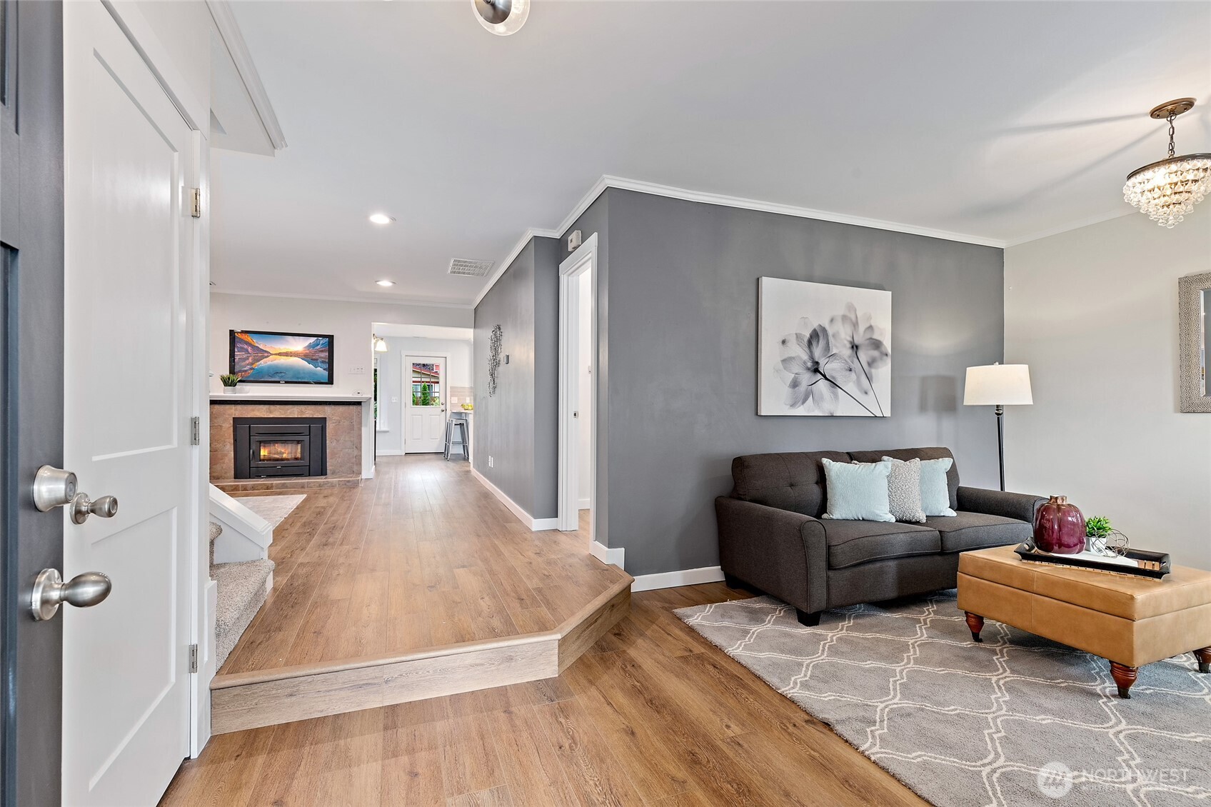 22718 1st Place Property Photo 5