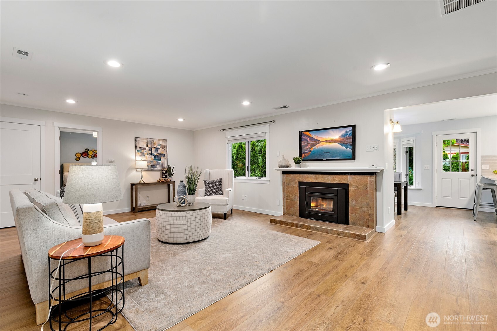 22718 1st Place Property Photo 8