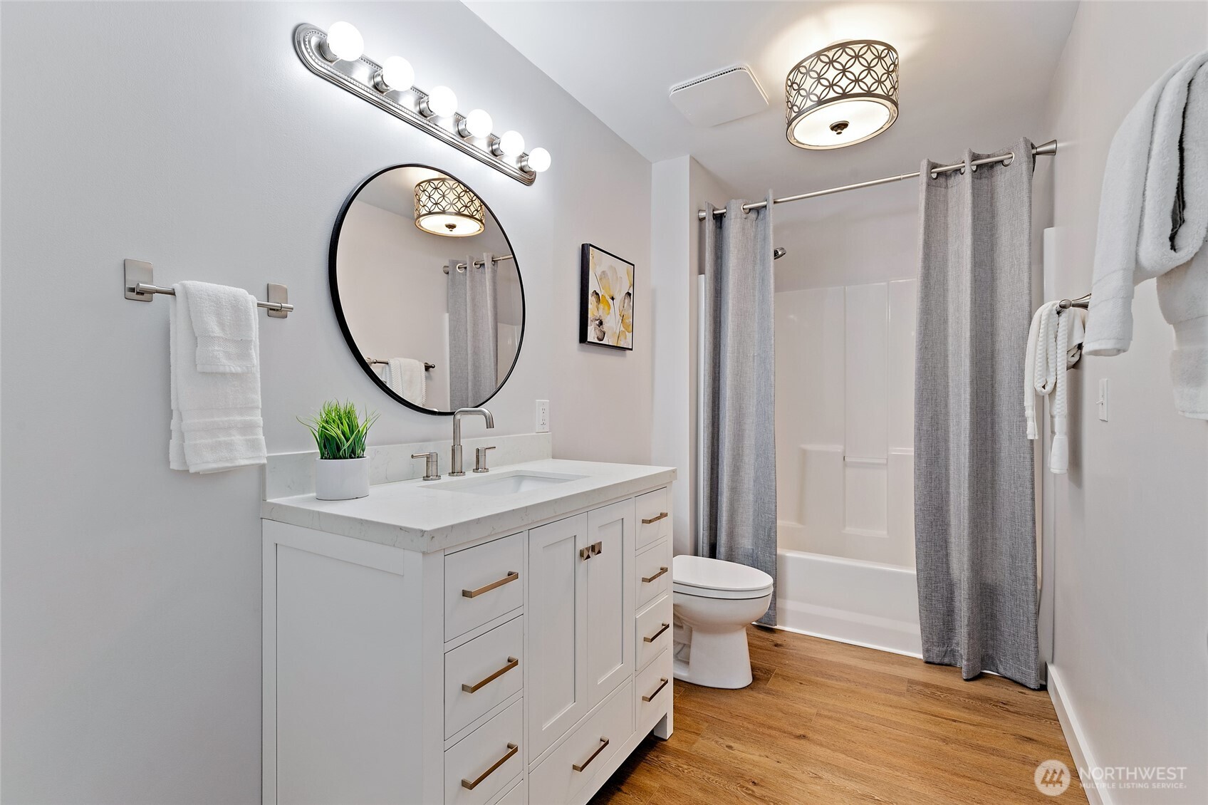 22718 1st Place Property Photo 15