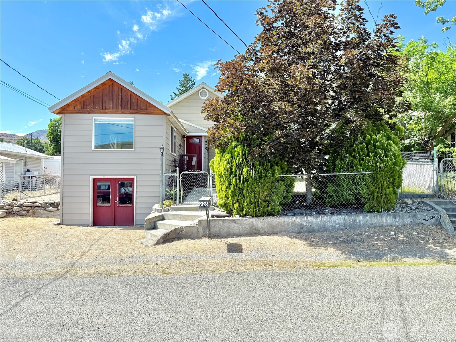 926 S 4th Avenue Property Photo 1