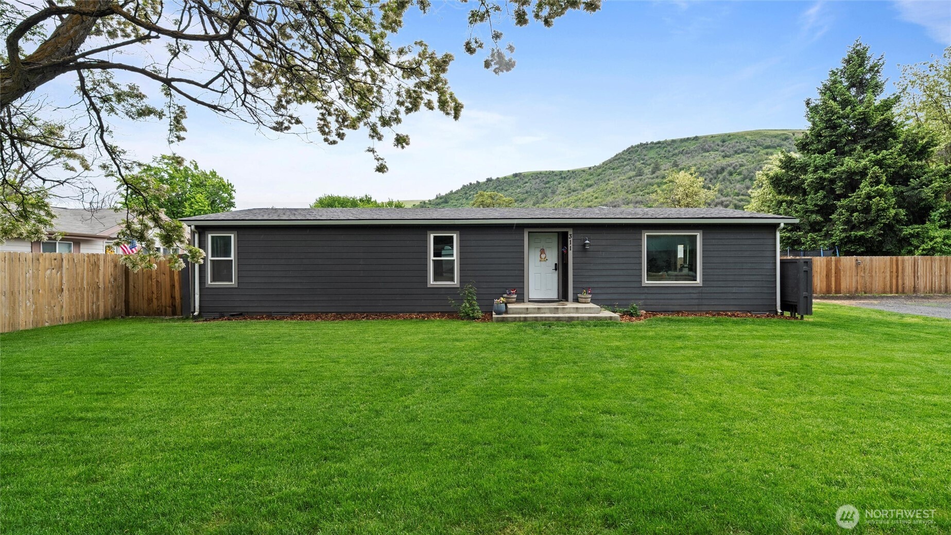 311 W Clay Property Photo 1