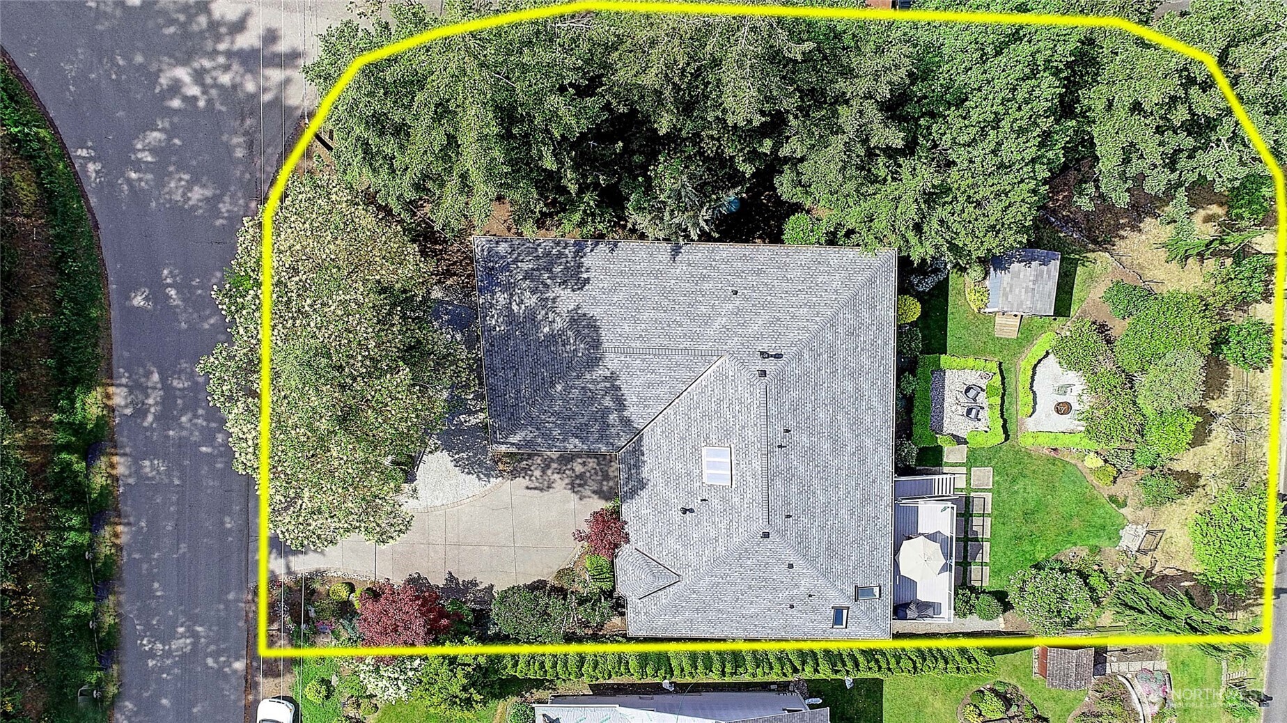 1351 Crestview Drive Property Photo 5