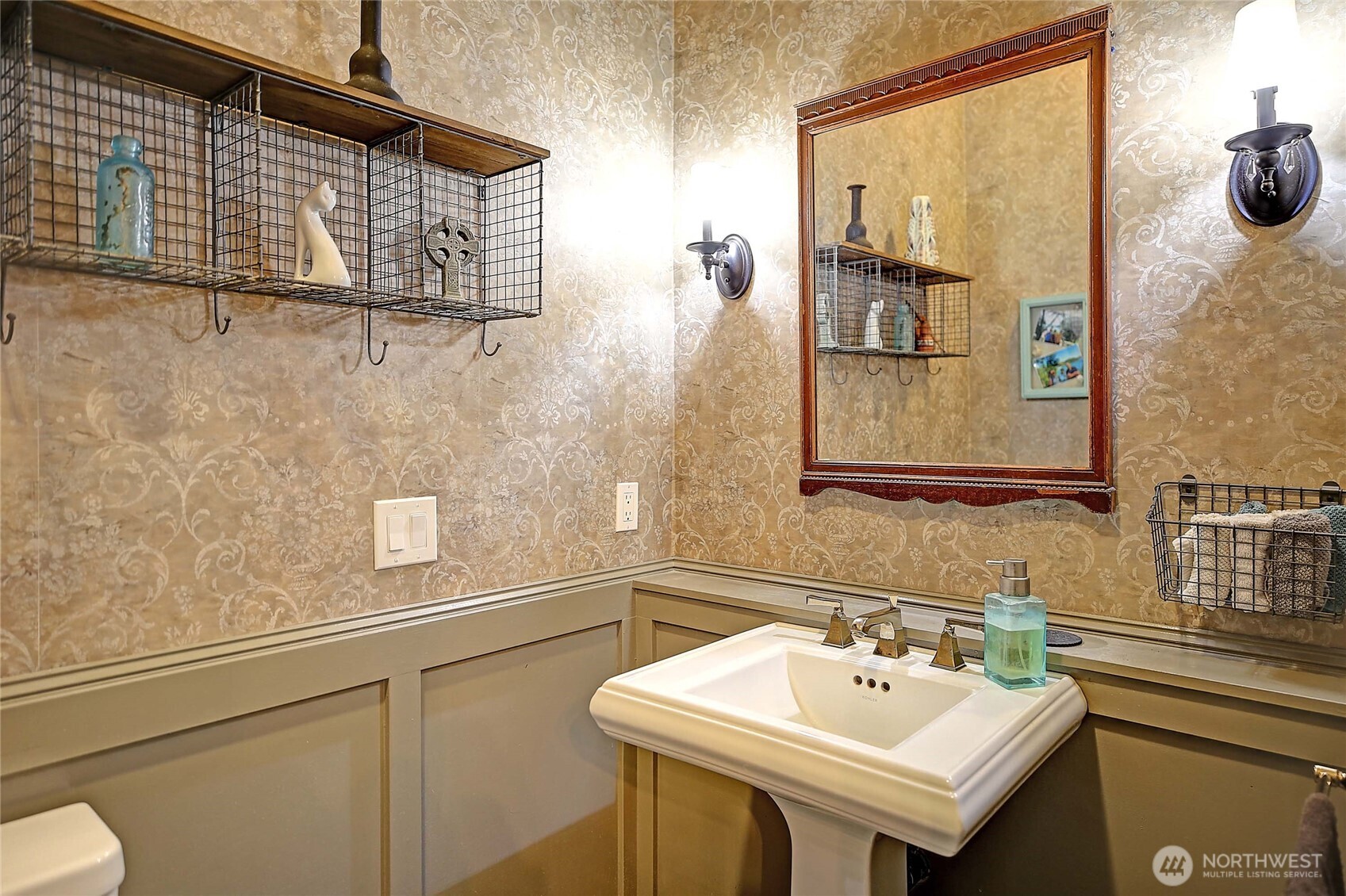 1351 Crestview Drive Property Photo 9
