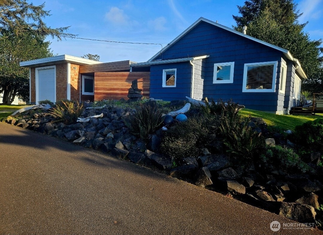 211 Nw 25th Street Property Photo 1