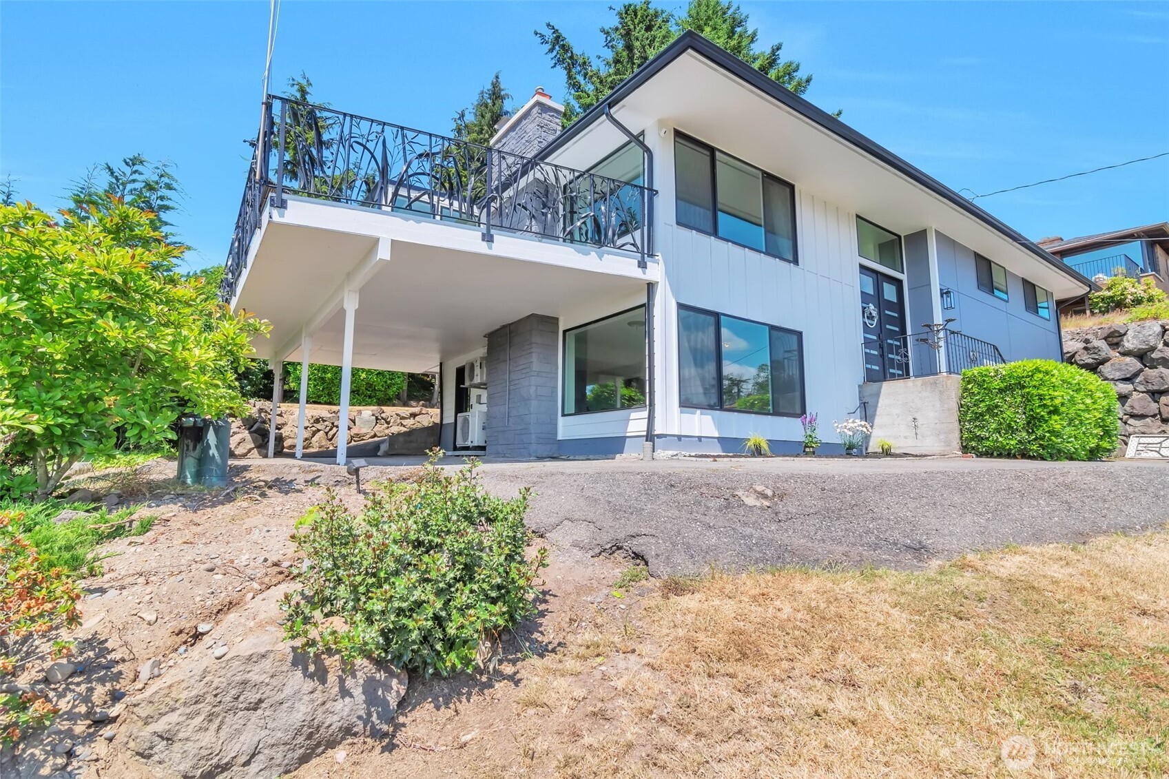 21027 7th Place Property Photo 1