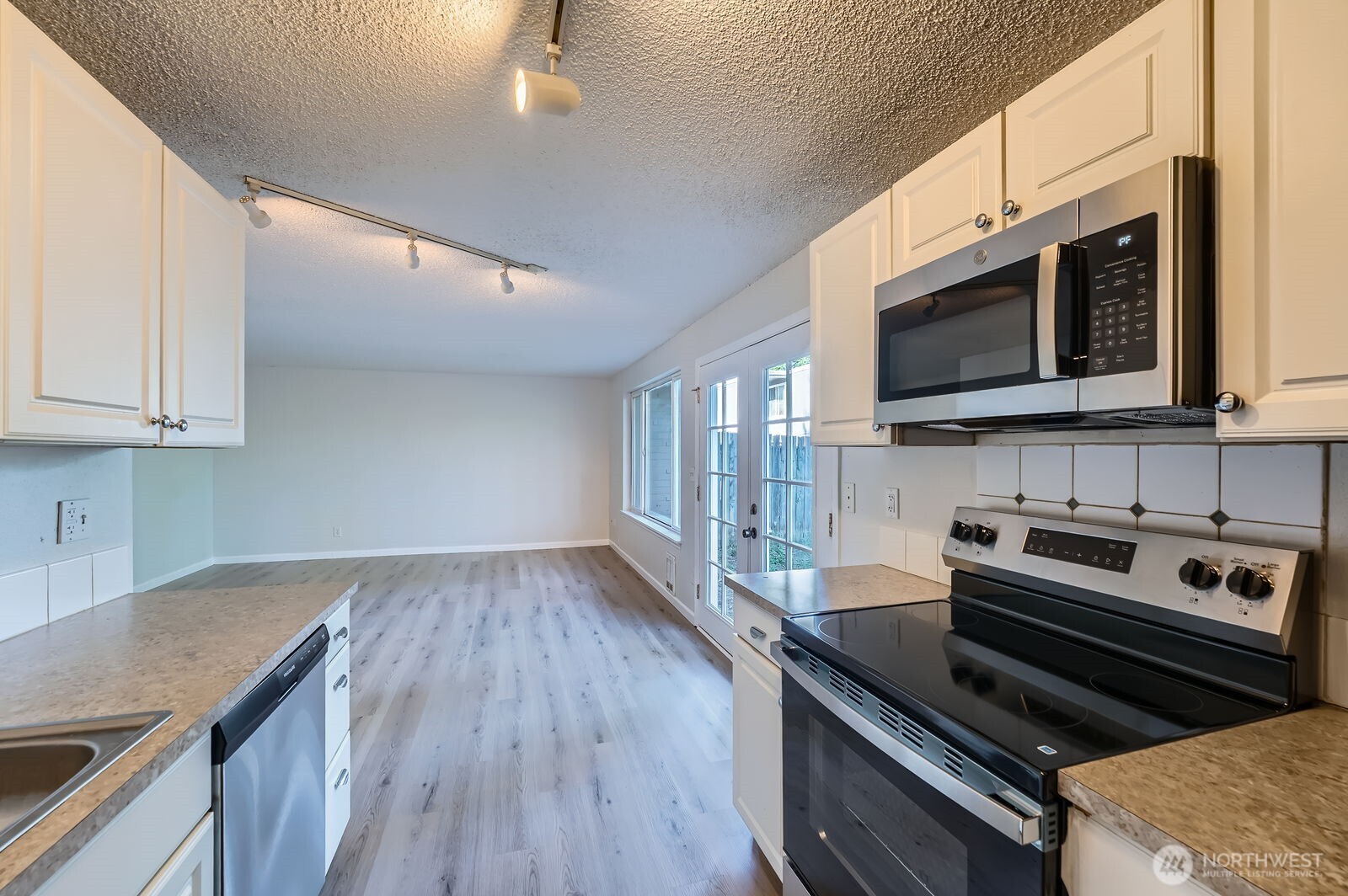 13067 Pacific Highway C Property Photo 4