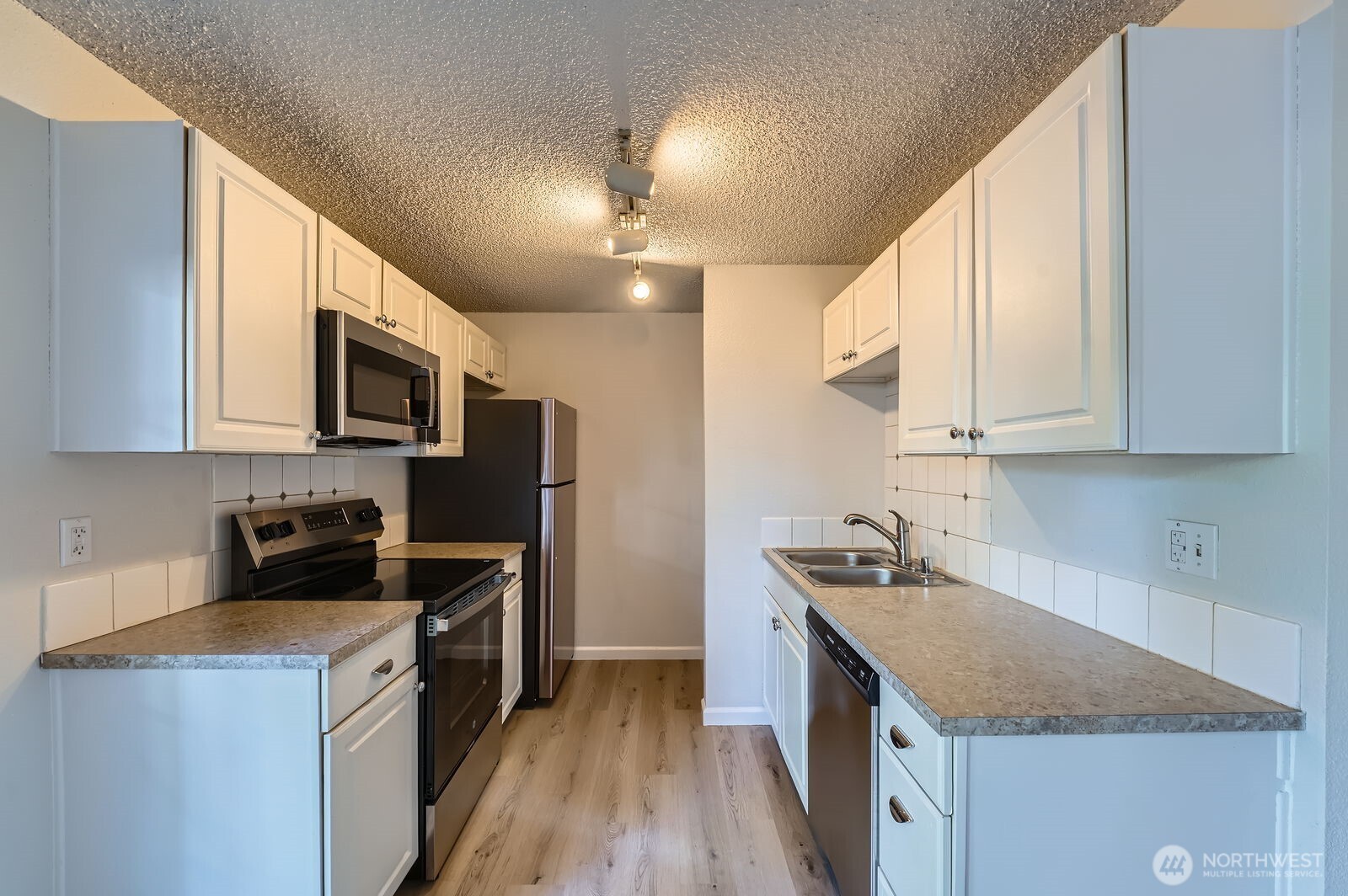 13067 Pacific Highway C Property Photo 5