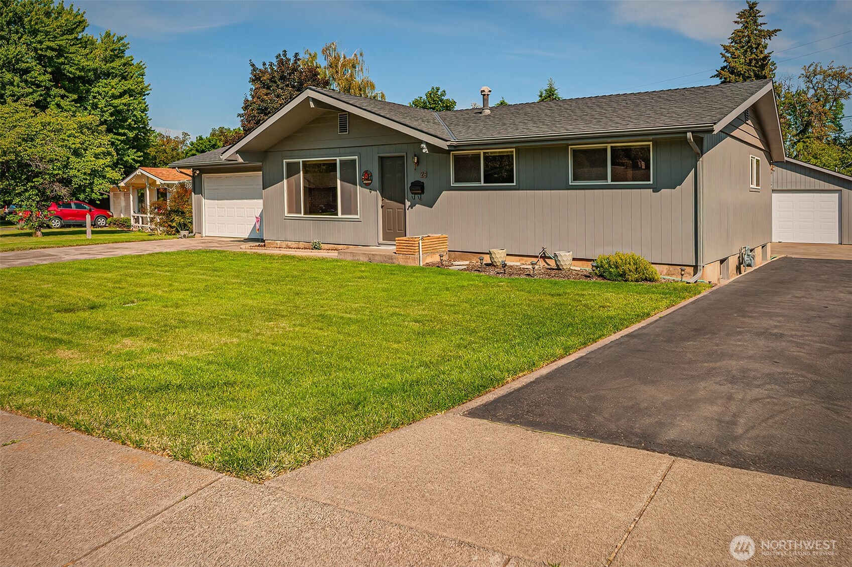 29 E Tietan Property Photo 1