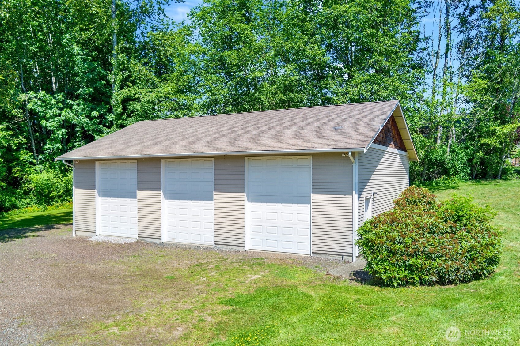 12112 251st Avenue Property Photo 3