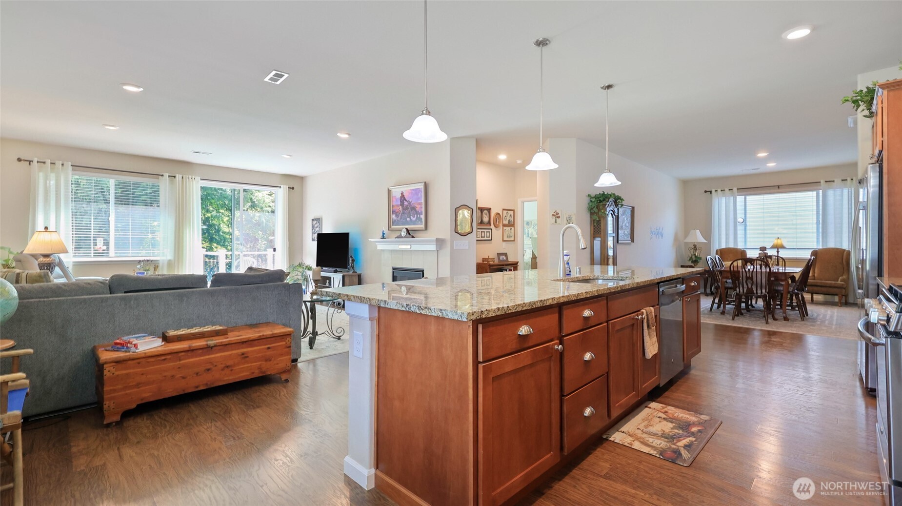 7325 Ashdown Lane Property Photo 4