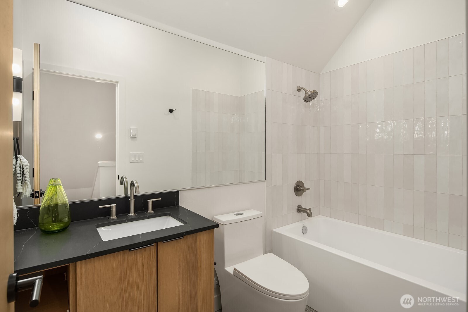 1512 Ne 97th Street Property Photo 3