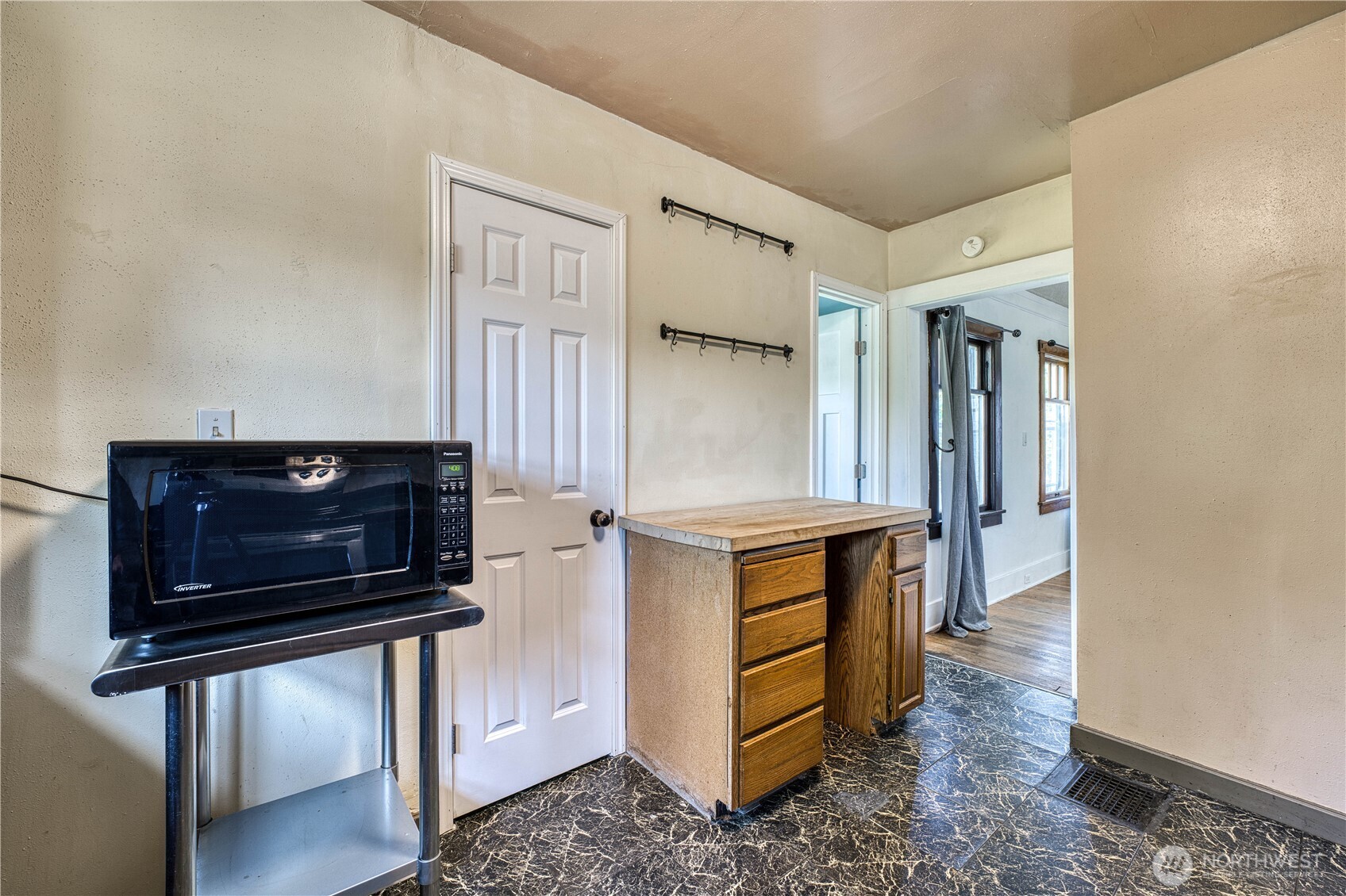 2150 N Callow Avenue Property Photo 13