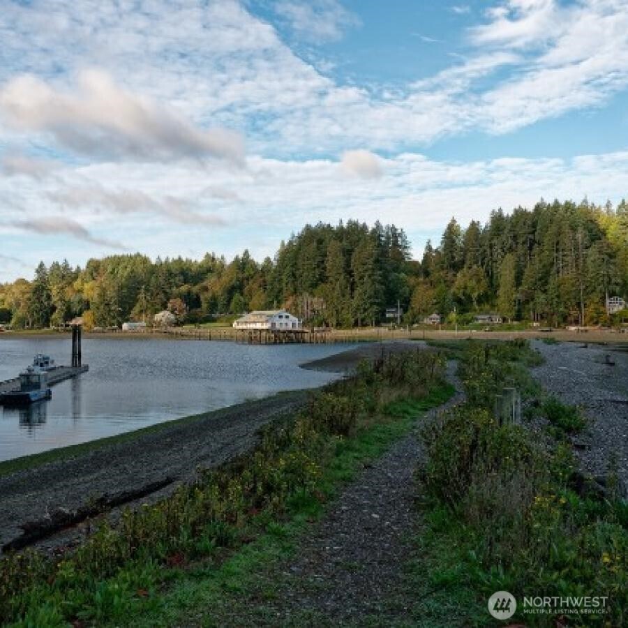 411 208th Avenue Property Photo 15