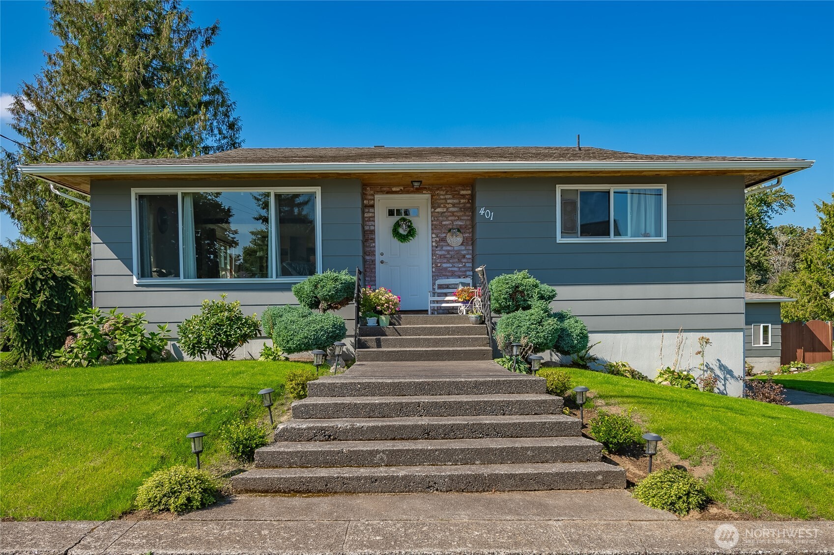401 British Columbia Ave. Property Photo 1